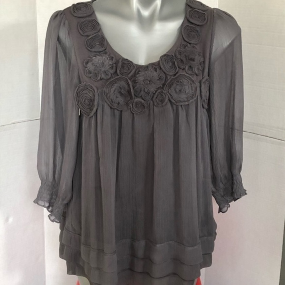 💥💥 SALE! 5 / $25 💥💥 iCe adorned top. EUC